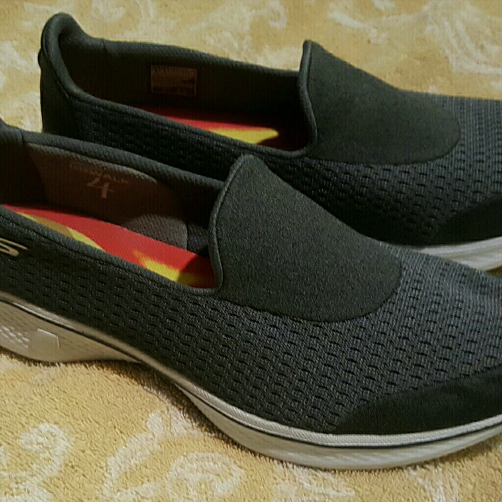Ladies SKECHERS GOGA MAX Memory Foam  Quilted Slip